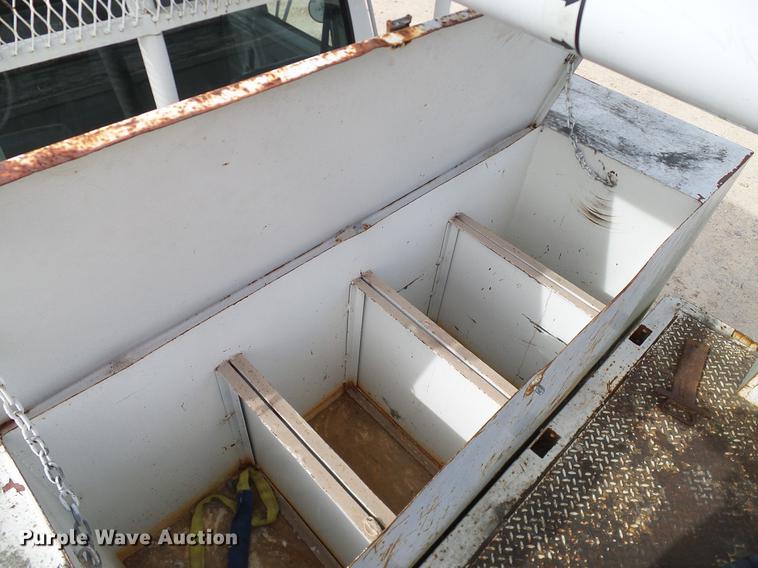 image for item DC2200 1996 Ford F8000 bucket truck