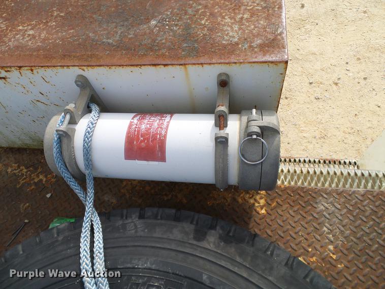 image for item DC2200 1996 Ford F8000 bucket truck