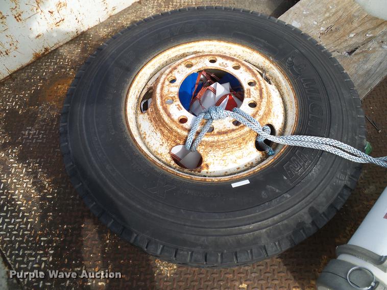 image for item DC2200 1996 Ford F8000 bucket truck