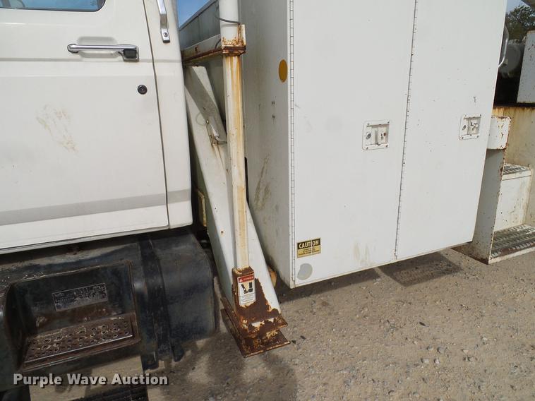 image for item DC2200 1996 Ford F8000 bucket truck