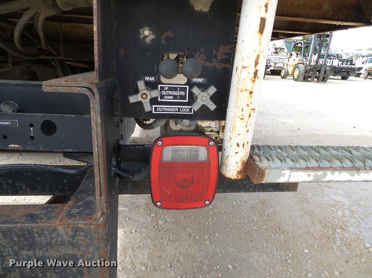 image for item DC2200 1996 Ford F8000 bucket truck