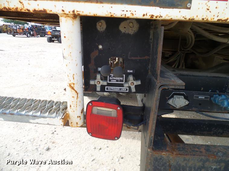 image for item DC2200 1996 Ford F8000 bucket truck