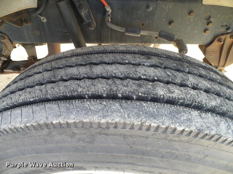 image for item DC2200 1996 Ford F8000 bucket truck