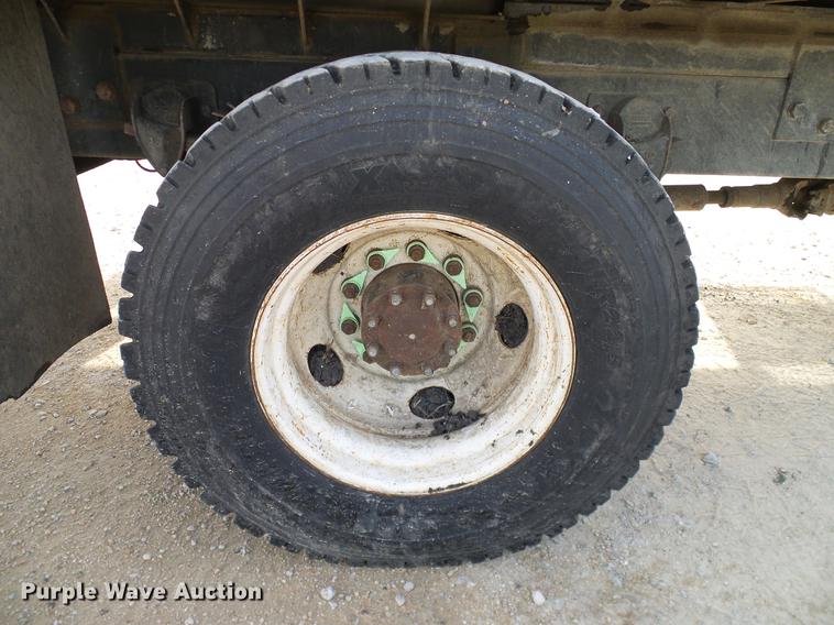 image for item DC2200 1996 Ford F8000 bucket truck