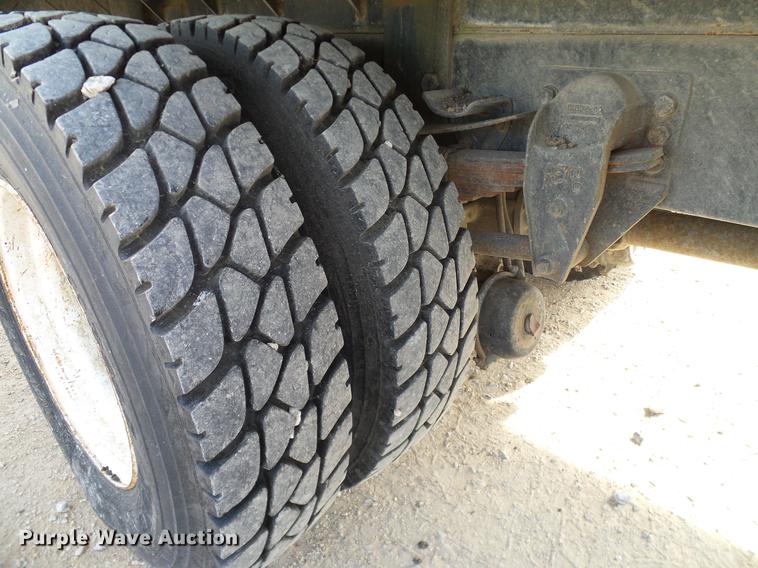 image for item DC2200 1996 Ford F8000 bucket truck