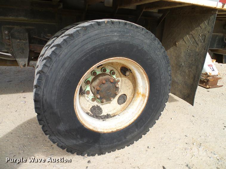 image for item DC2200 1996 Ford F8000 bucket truck