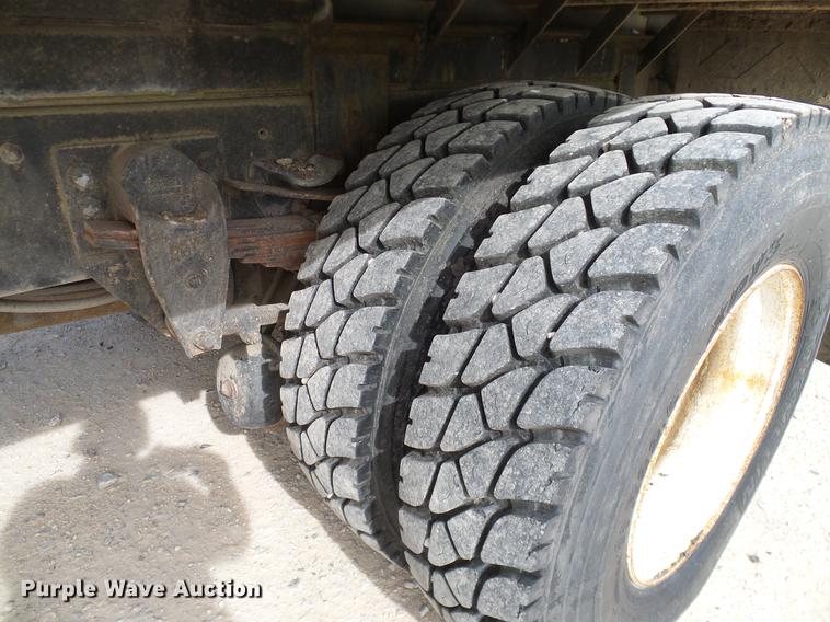 image for item DC2200 1996 Ford F8000 bucket truck