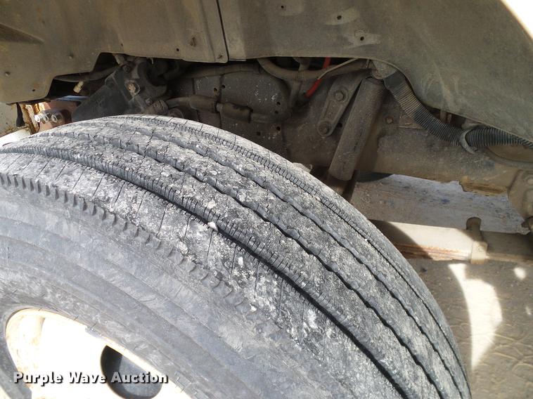 image for item DC2200 1996 Ford F8000 bucket truck