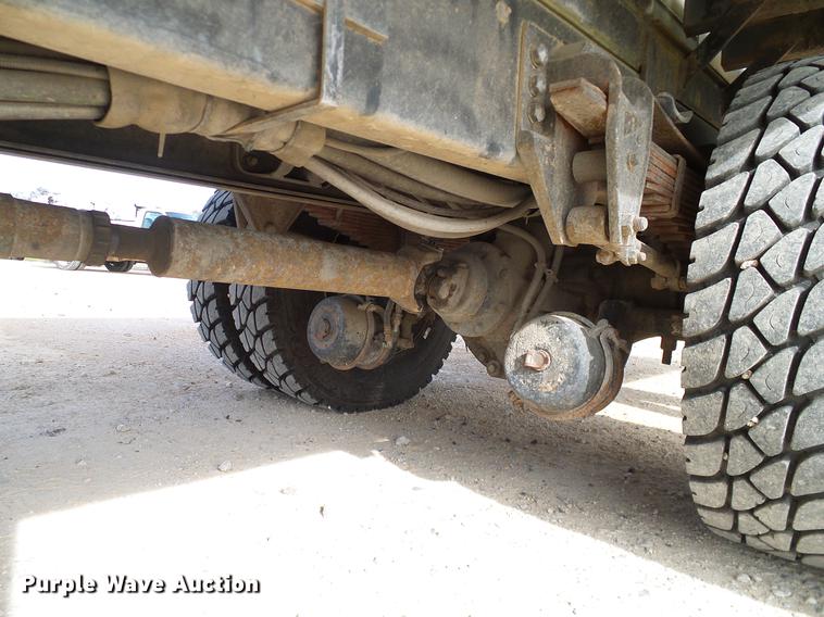 image for item DC2200 1996 Ford F8000 bucket truck