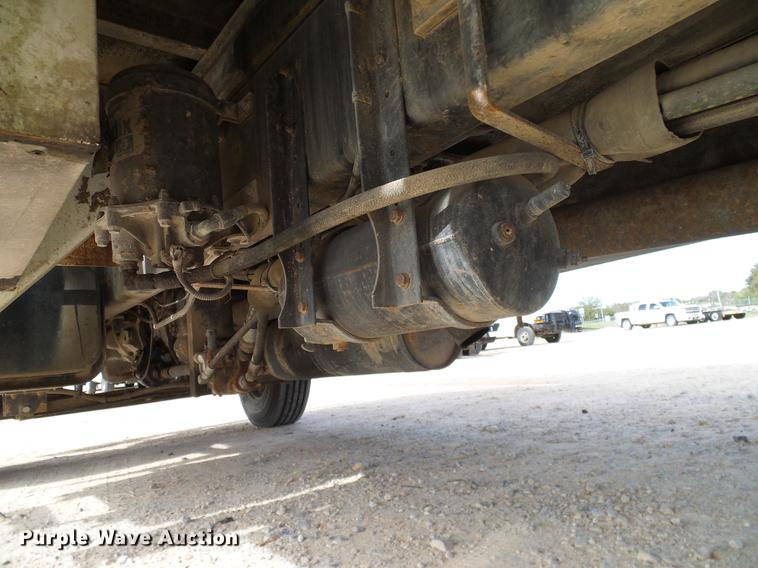 image for item DC2200 1996 Ford F8000 bucket truck