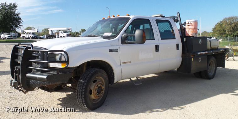 image for item DC2201 2004 Ford F550 Crew Cab flatbed truck