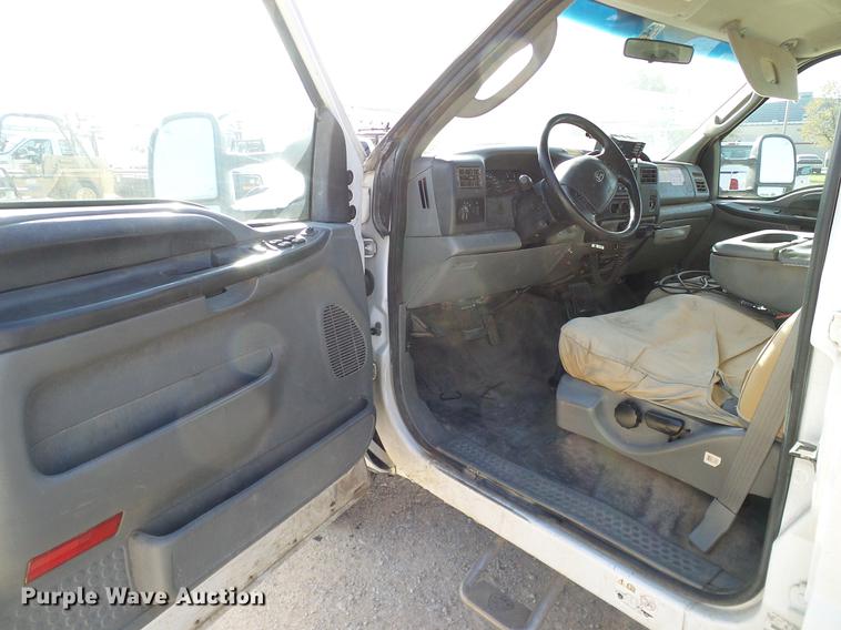 image for item DC2201 2004 Ford F550 Crew Cab flatbed truck