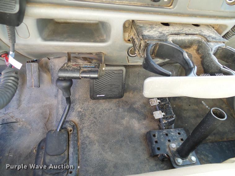 image for item DC2201 2004 Ford F550 Crew Cab flatbed truck