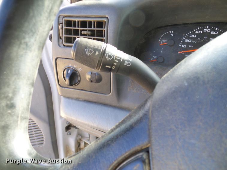 image for item DC2201 2004 Ford F550 Crew Cab flatbed truck