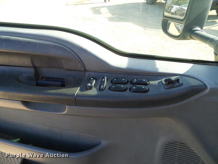 image for item DC2201 2004 Ford F550 Crew Cab flatbed truck