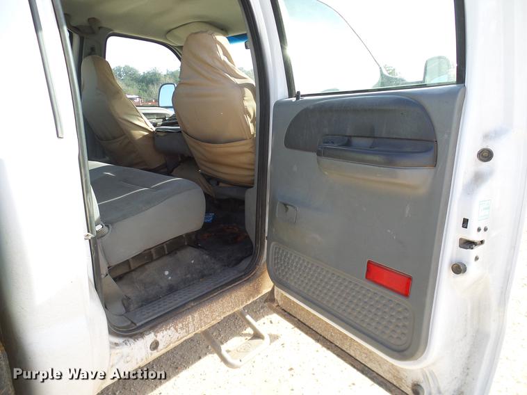 image for item DC2201 2004 Ford F550 Crew Cab flatbed truck