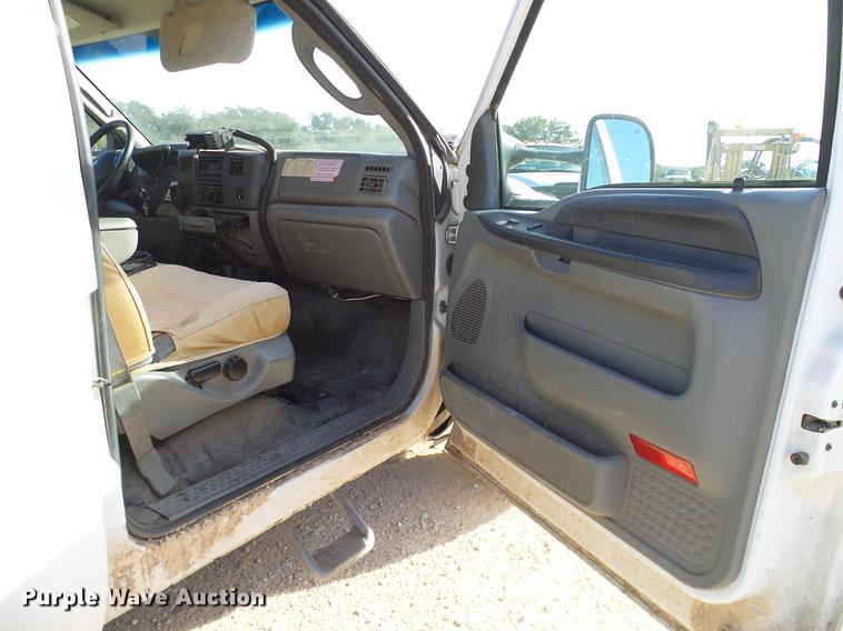 image for item DC2201 2004 Ford F550 Crew Cab flatbed truck