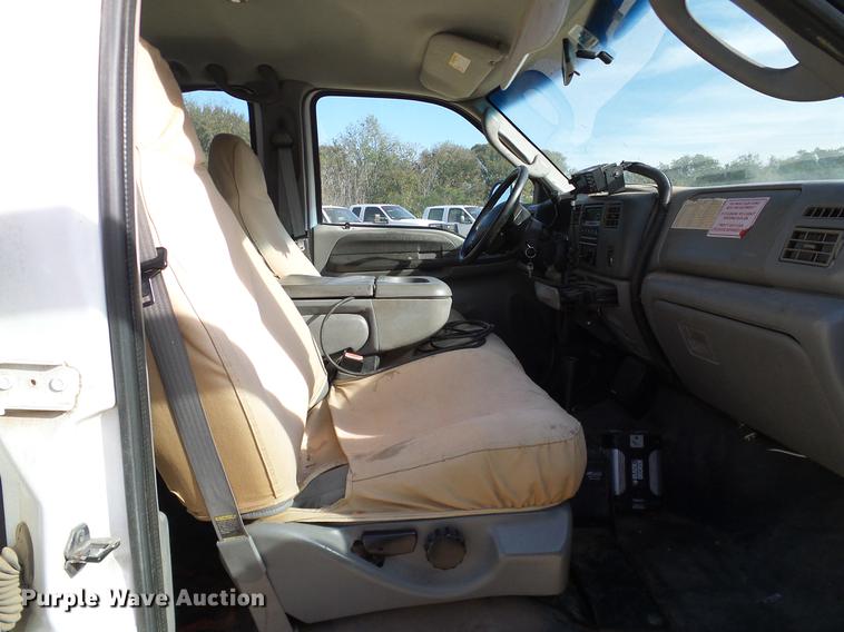 image for item DC2201 2004 Ford F550 Crew Cab flatbed truck