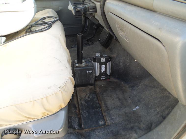 image for item DC2201 2004 Ford F550 Crew Cab flatbed truck