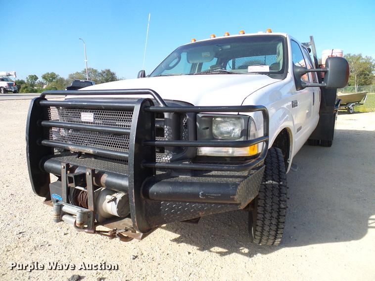 image for item DC2201 2004 Ford F550 Crew Cab flatbed truck