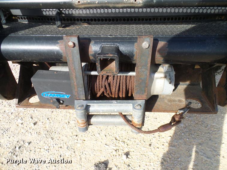 image for item DC2201 2004 Ford F550 Crew Cab flatbed truck