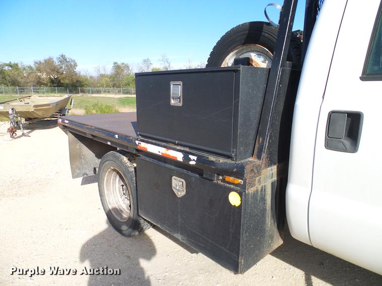 image for item DC2201 2004 Ford F550 Crew Cab flatbed truck