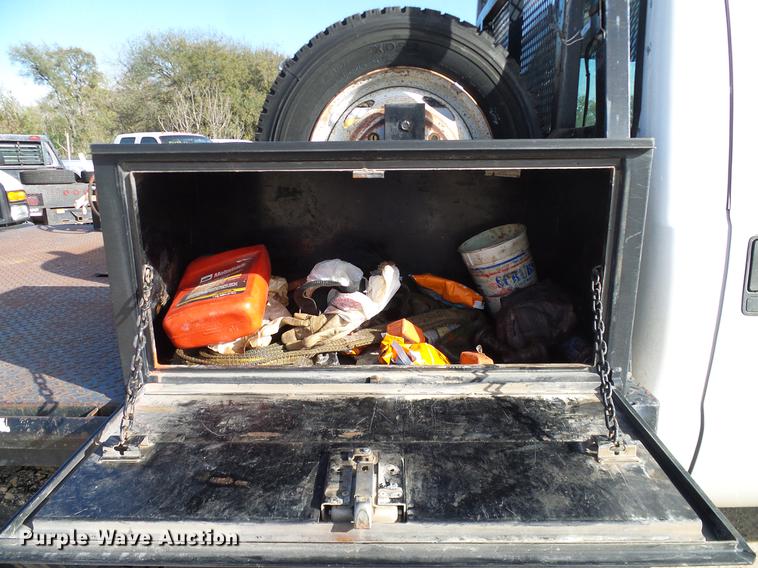 image for item DC2201 2004 Ford F550 Crew Cab flatbed truck