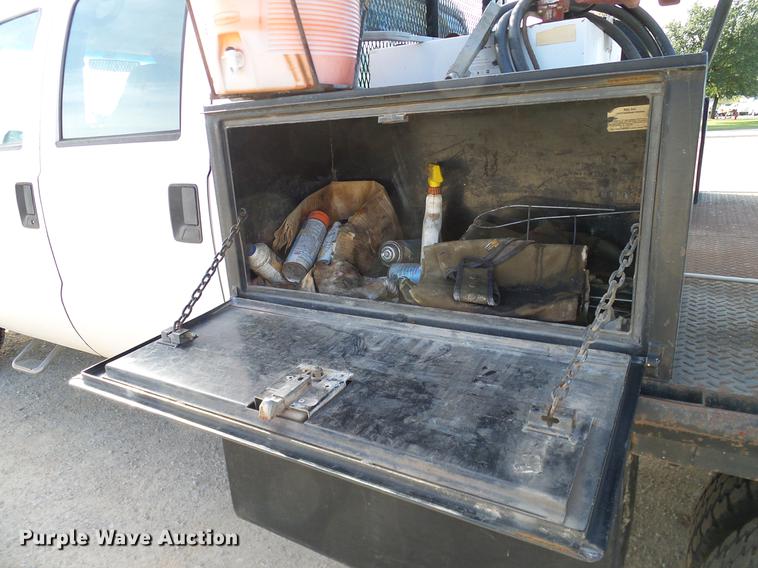image for item DC2201 2004 Ford F550 Crew Cab flatbed truck