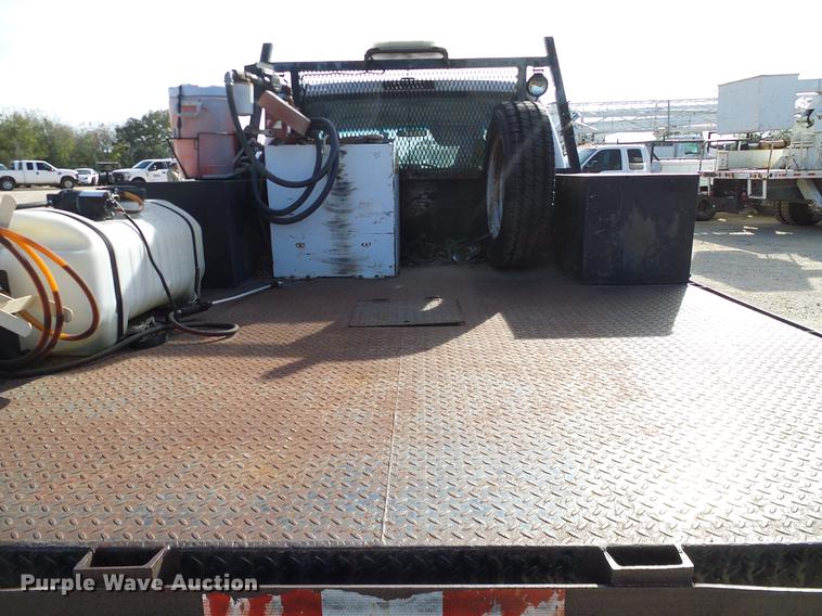 image for item DC2201 2004 Ford F550 Crew Cab flatbed truck
