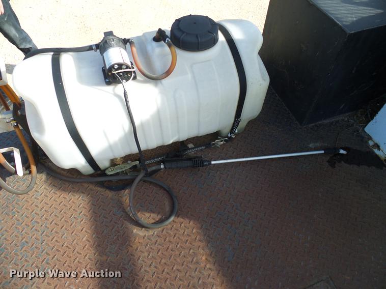 image for item DC2201 2004 Ford F550 Crew Cab flatbed truck