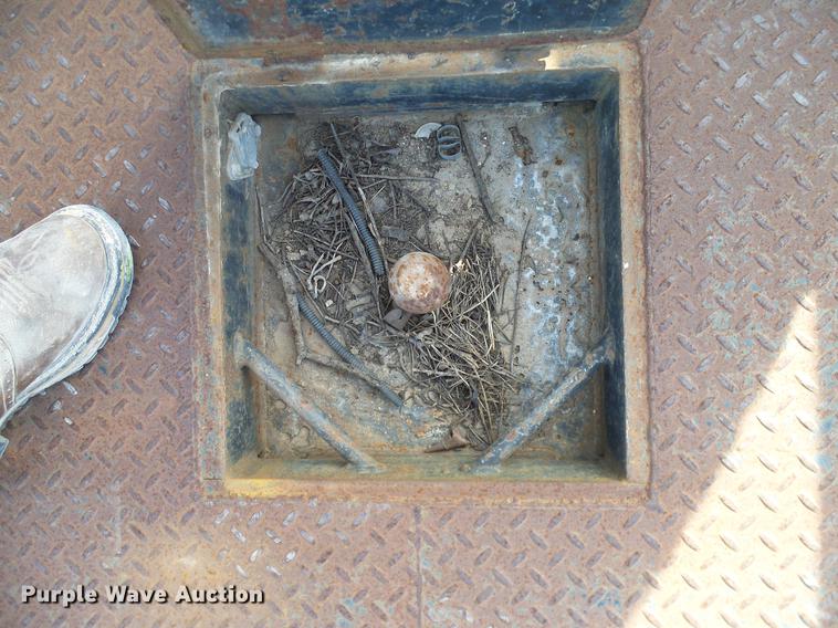 image for item DC2201 2004 Ford F550 Crew Cab flatbed truck