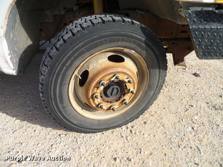 image for item DC2201 2004 Ford F550 Crew Cab flatbed truck