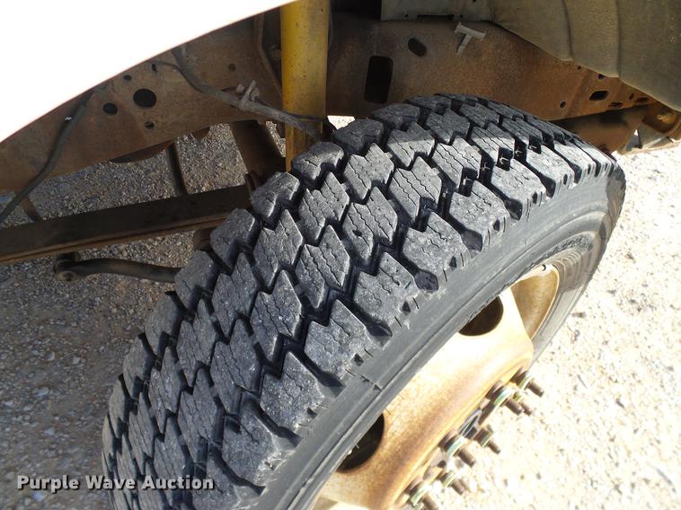 image for item DC2201 2004 Ford F550 Crew Cab flatbed truck