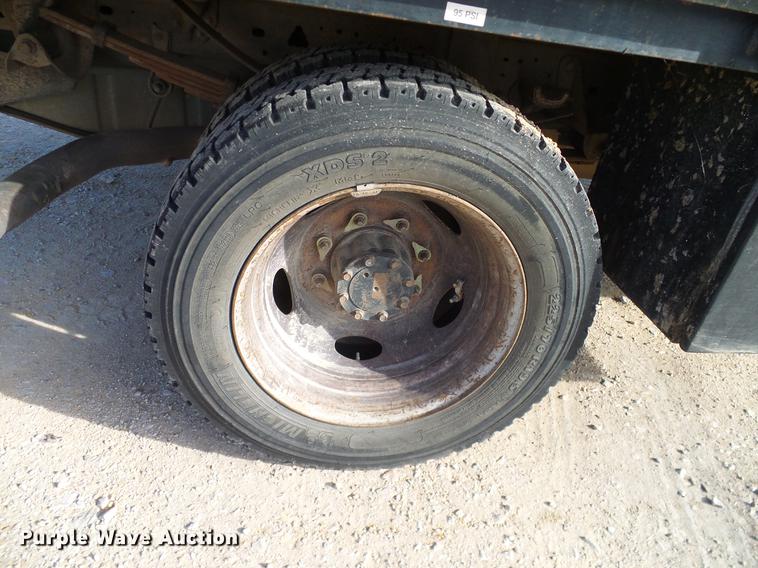 image for item DC2201 2004 Ford F550 Crew Cab flatbed truck