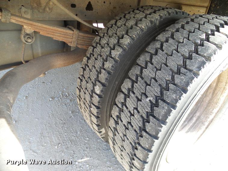 image for item DC2201 2004 Ford F550 Crew Cab flatbed truck