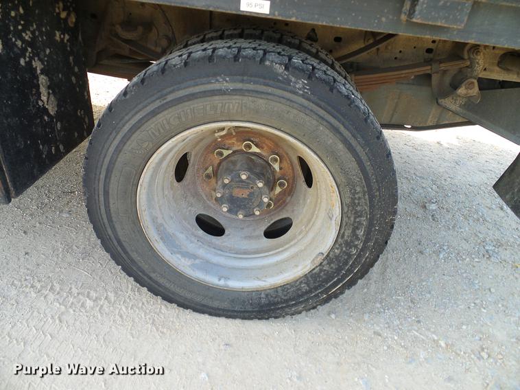 image for item DC2201 2004 Ford F550 Crew Cab flatbed truck