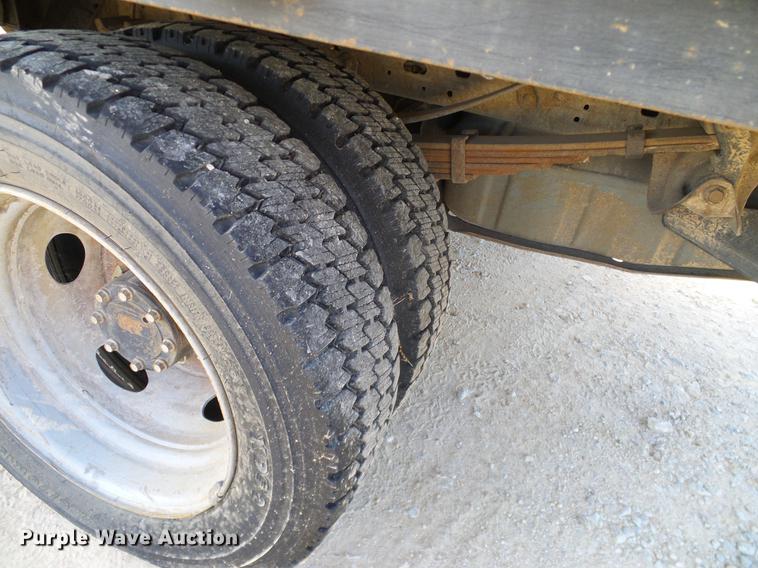 image for item DC2201 2004 Ford F550 Crew Cab flatbed truck