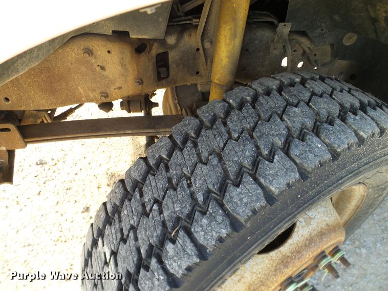 image for item DC2201 2004 Ford F550 Crew Cab flatbed truck