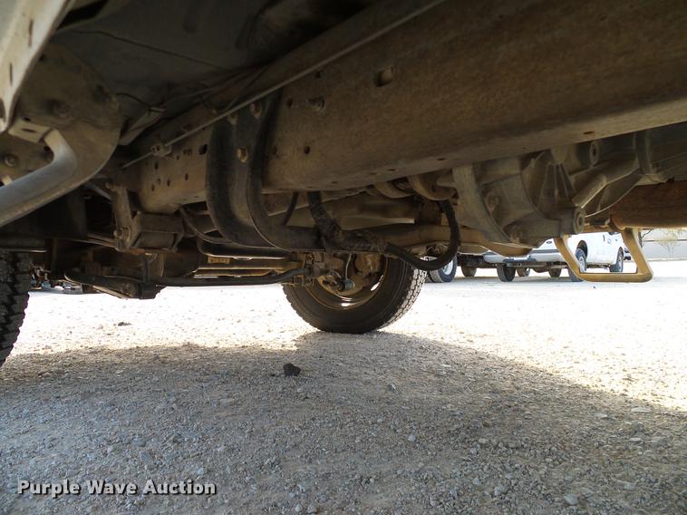 image for item DC2201 2004 Ford F550 Crew Cab flatbed truck