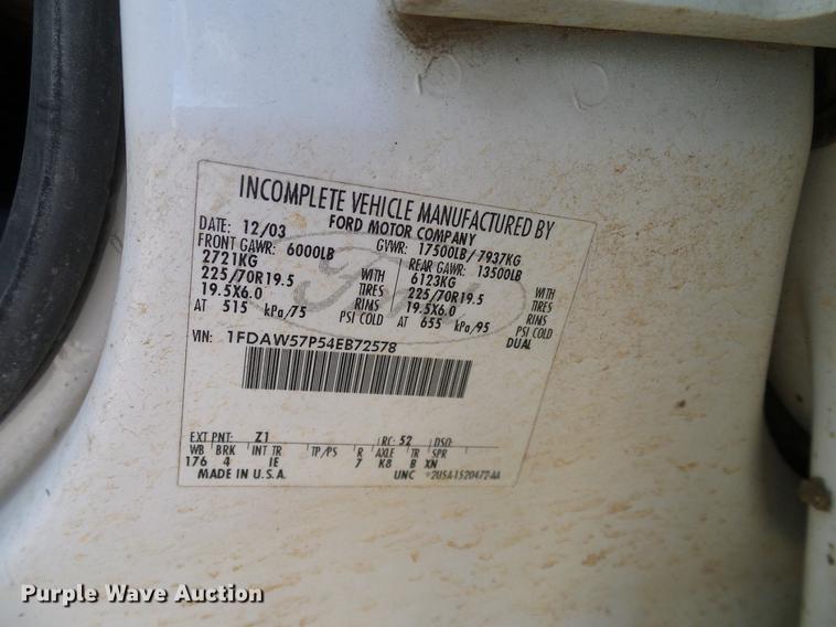 image for item DC2201 2004 Ford F550 Crew Cab flatbed truck