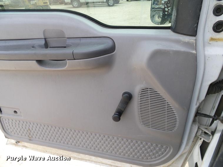 image for item DC2202 1999 Ford F350 Super Duty SuperCab utility bed pickup truck