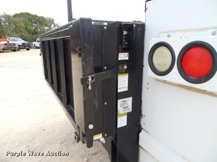 image for item DC2202 1999 Ford F350 Super Duty SuperCab utility bed pickup truck