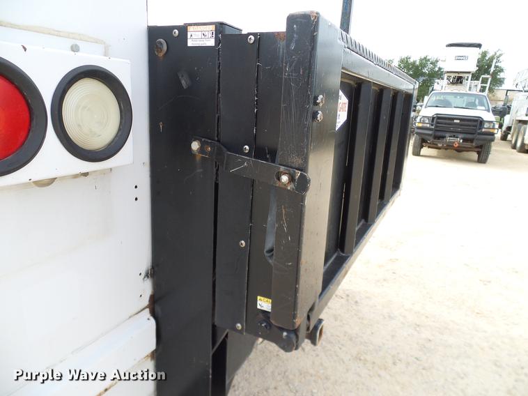 image for item DC2202 1999 Ford F350 Super Duty SuperCab utility bed pickup truck