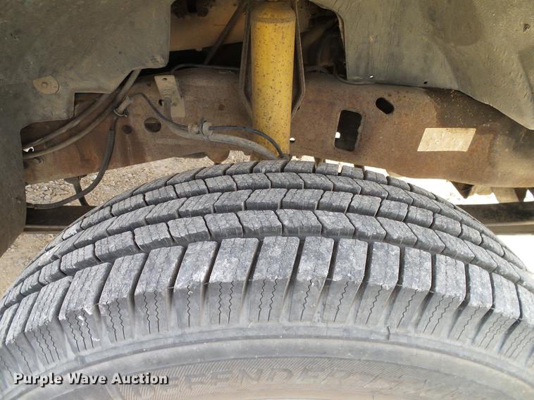 image for item DC2202 1999 Ford F350 Super Duty SuperCab utility bed pickup truck