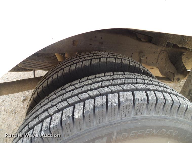 image for item DC2202 1999 Ford F350 Super Duty SuperCab utility bed pickup truck