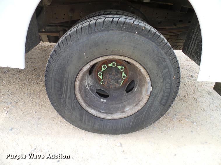 image for item DC2202 1999 Ford F350 Super Duty SuperCab utility bed pickup truck