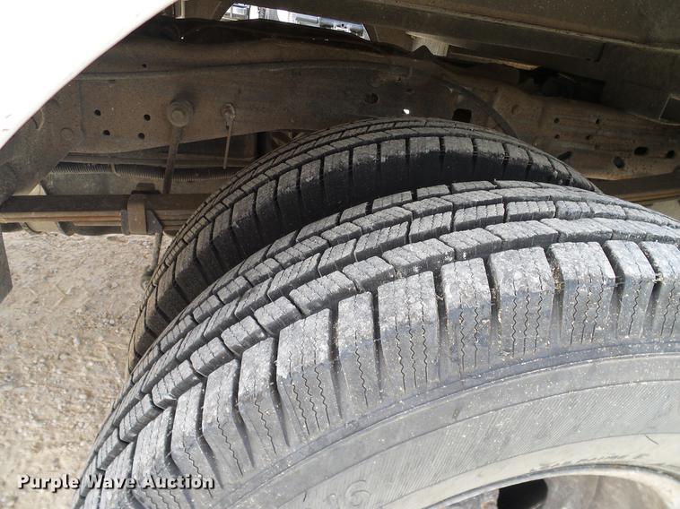 image for item DC2202 1999 Ford F350 Super Duty SuperCab utility bed pickup truck