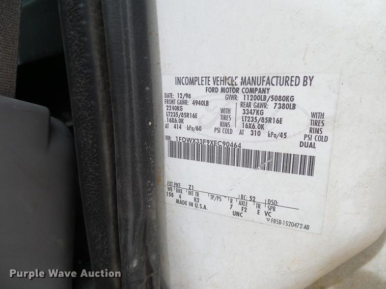 image for item DC2202 1999 Ford F350 Super Duty SuperCab utility bed pickup truck