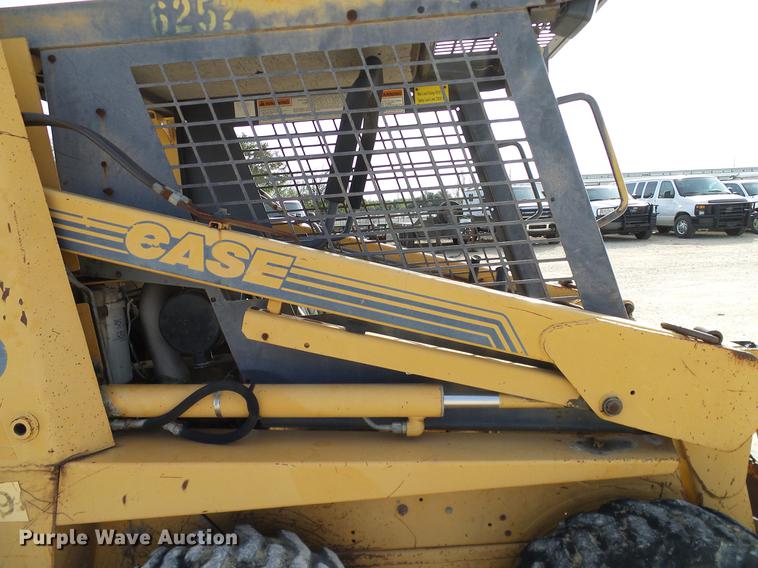 image for item DC2203 1999 Case 1840 skid steer