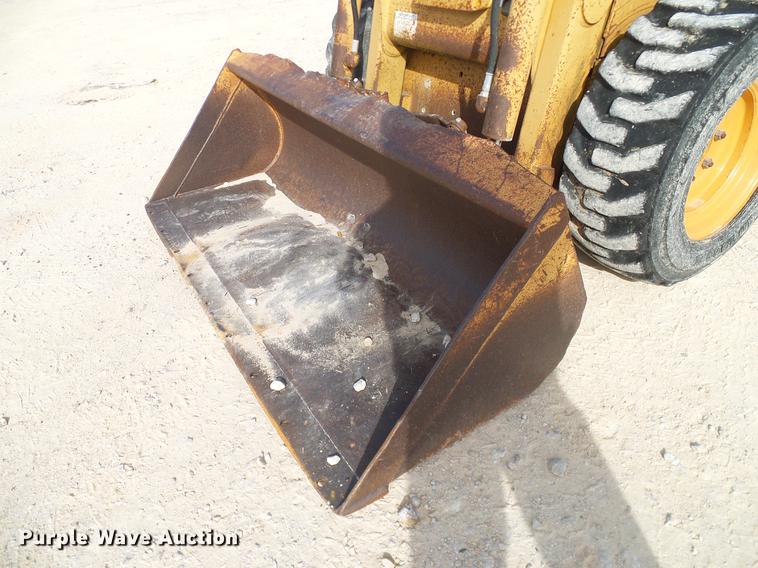 image for item DC2203 1999 Case 1840 skid steer